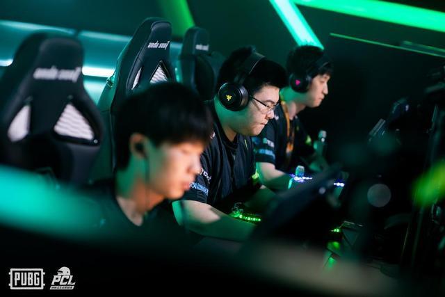 鐘挺身而出 鐘挺身而出