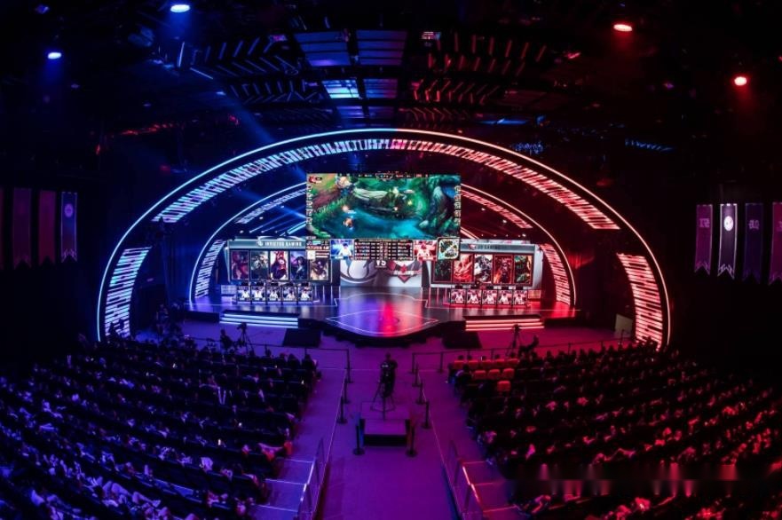 于东西交汇 于东西交汇